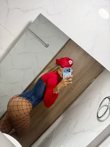 SALOOMEE__のThis Halloween I'm not scary,I give you pleasure🎃  💋🥵の 4枚の写真