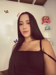 Public de layla_saidi  4 Imagens