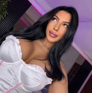 AishaaDevoe Public Pic 2