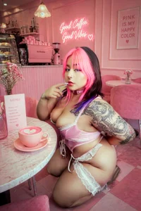 Iluromi ☕💋 Your pink fantasy starts here 🍓💕 Bilde 4