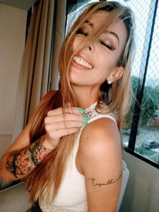 How about knowing my secrets. Que tal conhecer meus segredos. de Caroll_Ass  6 Imagens