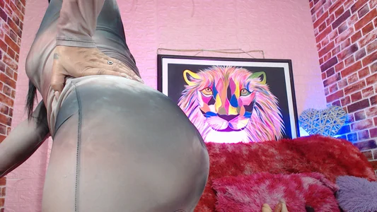 aliaandadara In the hot office Pic 4