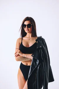 Annaa_Banana Girl in black Foto