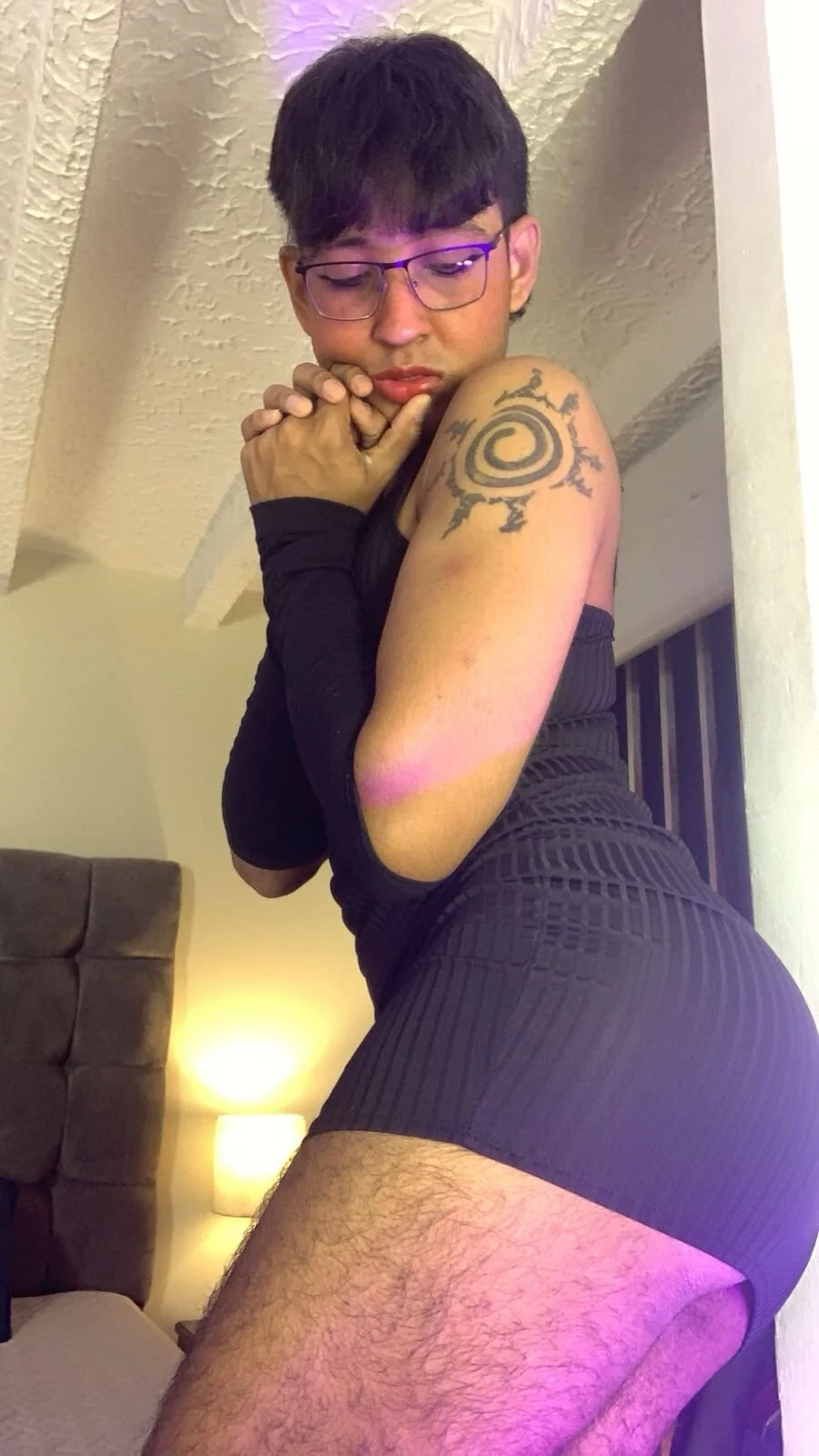 Dark_hairy_ Populært foto 9920