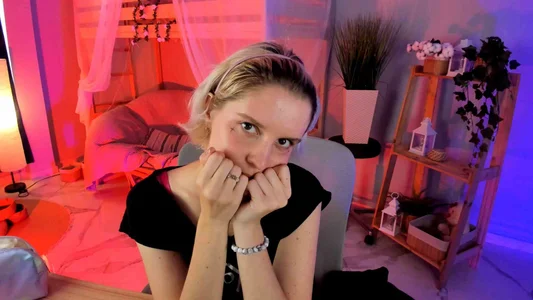 BethanyCloud almost no makeup, do you like it? Poză 4