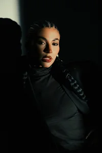 LunaRuso Black minimalism Pic 7