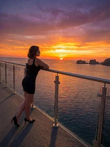 ArtisticMia's Catch me by the waves Sex Photo 1