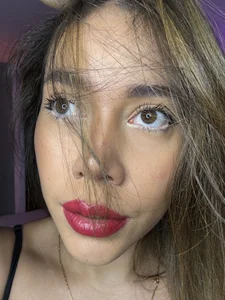 Condes_carmen Red lips Pic 6