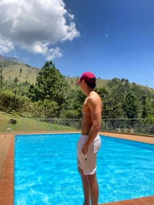 Phillip_collinss Feeling the sun on my sexy body😈 Pic