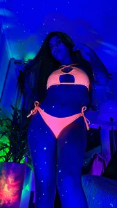 Neon 💚🍑 od little_sophie18  2 snímek