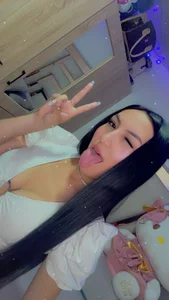 MeganCherryXXX Public slika 2