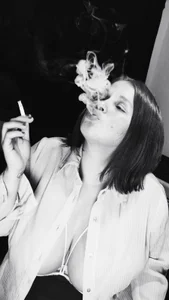 SofiCurvy Smoking Bilde 2