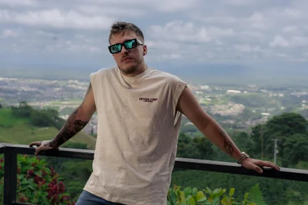 keane_lee_ 💚 Green eyes, dangerous intentions. Immagine  3