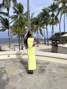 ZENDAYA_CASTING Ebony in yellow 💛🥥 Foto 4