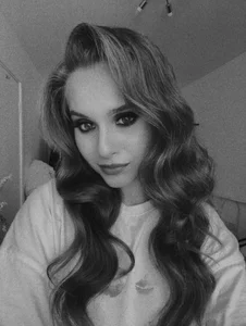 ElizabethHenderson Public Pic