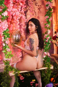 Magic_ivoneのNaughty bunny in her secret Easter garden 🐰🐰の 4枚の写真