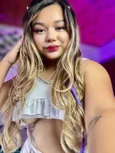Pucaa_ Latina টি ছবি