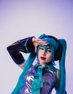 Hatsune Miku cosplay💙 de vi_anaya  5 photos