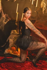 StarrMoon__: In reference to the ballet's black swan 🖤🦢 ( 4 фото)