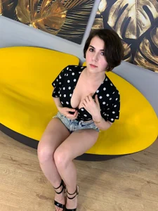 M1ssShyMira Public Bilde 4