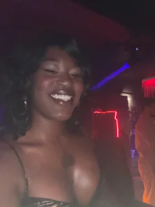 JamaicanQueen12 Public Gambar 2