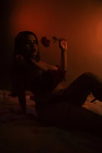 Victoria_vallejo_ delicate flower Hình