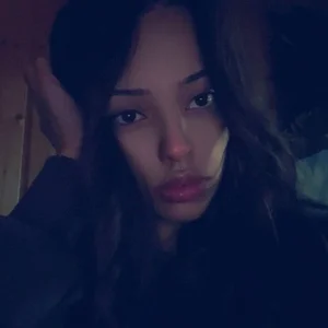 LiaVee a little bit of me) টি ছবি