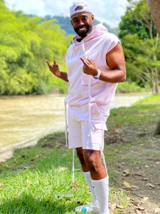 LOGAN_ADAMS27Public Bild