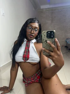 YallianaBrooks I'm your favorite college girl... 📚💗 Hình 2