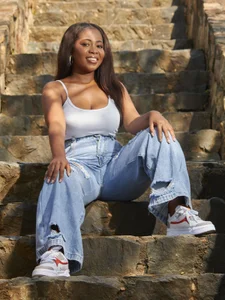 AlisonTravis Sensuality Pic 3