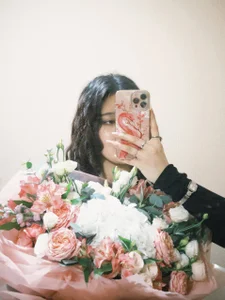 ReneeWagner many flowers Pic