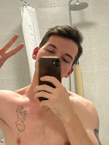 gwinbladee Public  5টি ছবি