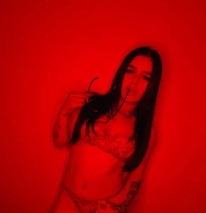 Kendall-Sweet hornny 😈 Pic 2