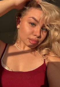 LustLips Public Pic