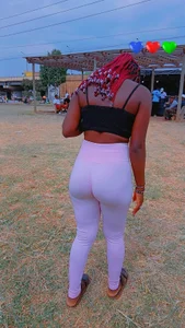 Ebony_Bree Public টি ছবি