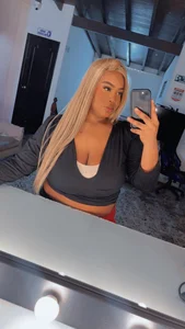 Niicol_Jenner In the mirror Pic