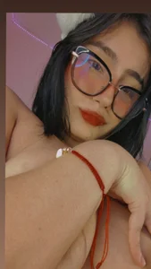 juli_juliana Kiss Pic 2