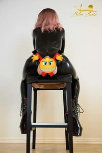 lacie_le_beauty Public Pic 9