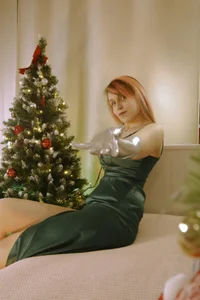 Dora_Marcelli Christmas miss in green and silver🐍 Pic
