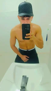 Bryan_Rossi ,, টি ছবি