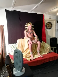 WaverlyKernowのLife Modelling 2の枚の写真