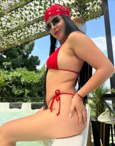 evelin_lopezz kullanıcısının Bikini out, pleasure in💦 albümü -  2 fotoğraf