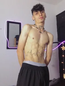 alejo_greyx Public Pic 6