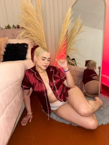 BarbieHannaB_ Confident, open poses 💋 Bilde 4