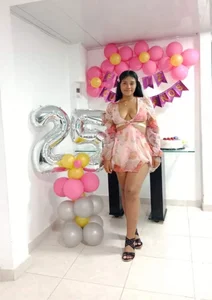 curvybrunnete Public Hình 7