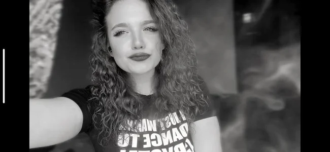 Asya_Nelson Public Foto