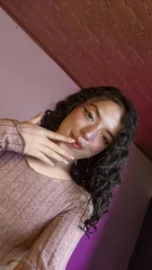 vanesa_gomez I love that you treat me like a princess 👸🥰 but in bed I love that you're wild 😈 Pic