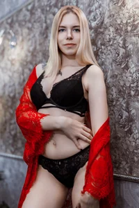 Emma_Bryan Grey photoshoot Foto 4