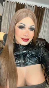 YourRealMistressKarinaLatex outfit图片