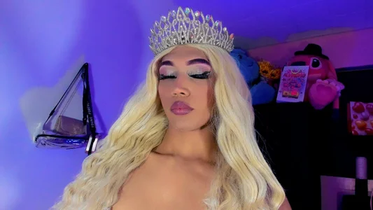 nicol_gill_ hello Pic 6